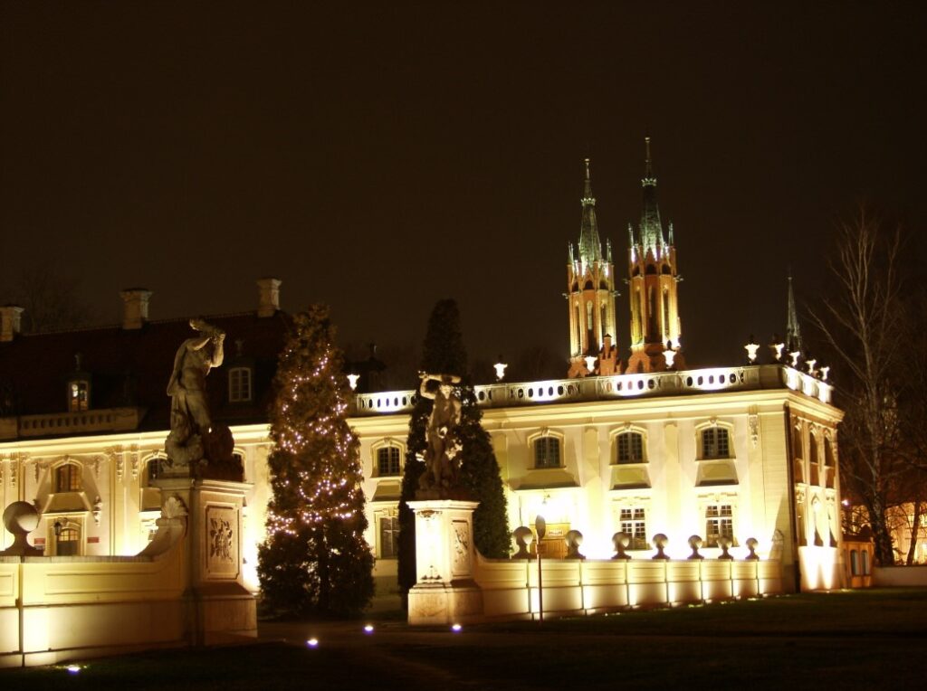 Oświetlenie nocą pałacu Branickich