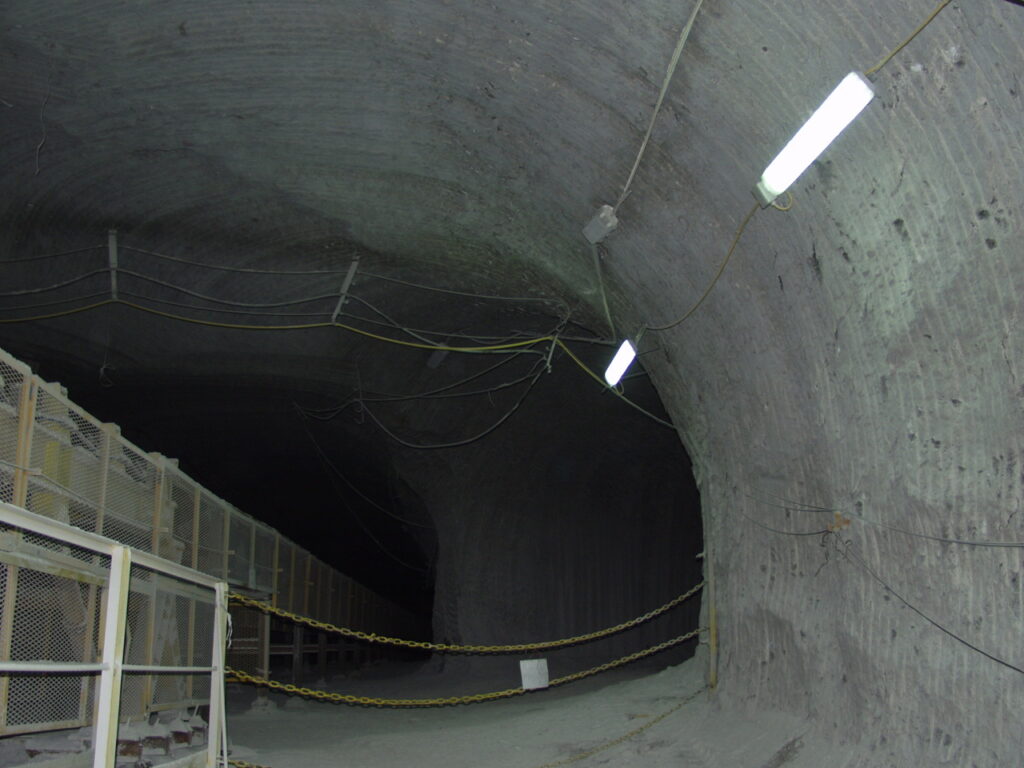 Lighting of the sidewalk of the Rudna pit